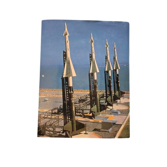 The illustrated history of world War three by Dr J Bradley 0711202524 windward - Picture 4 of 6